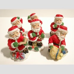 Julefigur - Julemand med Pakker - 6 Forskellige Stillinger - 5cm