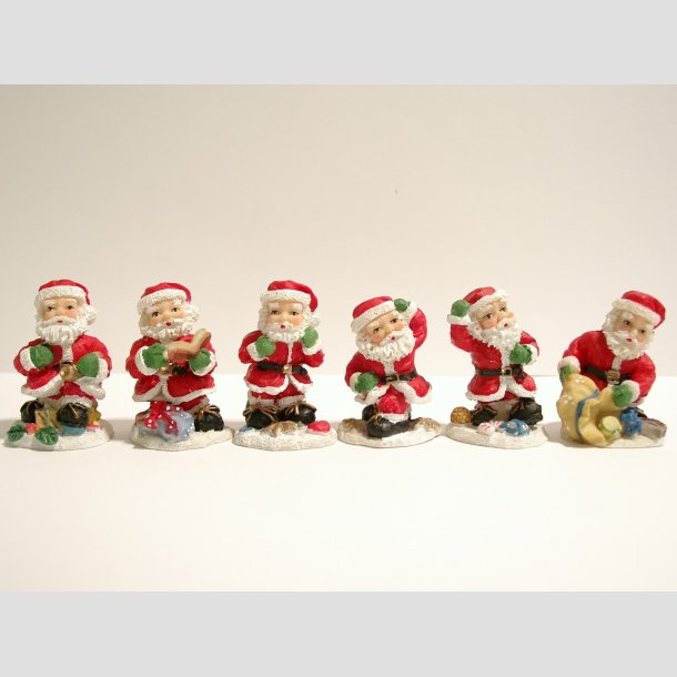 Julefigur - Julemand med Pakker - 6 Forskellige Stillinger - 5cm