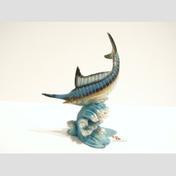 Dyrefigur - Svrdfisk p Blge - Lysebl - 11cm