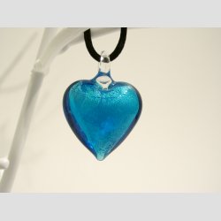 Glas Smykke Vedhng - Hjerte Vedhng Uden Rem - Lysebl/Slv - 3cm