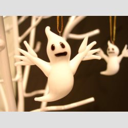 Glasfigur Venlig Spgelse - Halloween Hngende Glasfigur - Hvid Glas Spgelse - 4-5cm