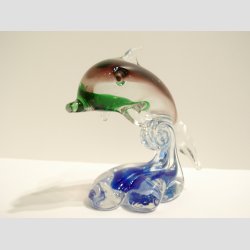 Glaskunst - Glas Delfin p� En B�lge - Klar/Lilla/Gr�n - 12cm