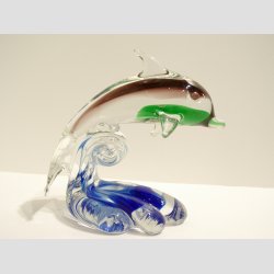 Glaskunst - Glas Delfin p� En B�lge - Klar/Lilla/Gr�n - 12cm