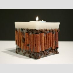 Stearinlys - Firkantet Med Kaffe &amp; Kanel - 7x7cm