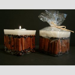 Stearinlys - Firkantet Med Kaffe &amp; Kanel - 7x7cm