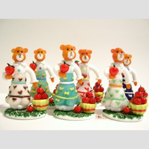 Glas Figurer - Glas Bjrne Med Frugtkurv - Assorteret Farver 1 Stk - 9cm