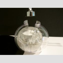 Julekugle - Hndlavede Mercurlys i Acryl Gave Kugle - "Winterdance White" - H5 D7cm