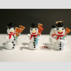 Glasfigurer - Snemand I Glas - Mini - Med Orange Kost - 3cm