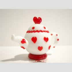 Glaskunst - Hvid Glas Tekande Med Rde Hjerter - 7cm