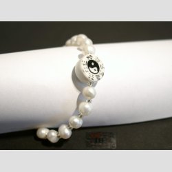 Armbnd - Hvide Ferskevands Perler - Yin-Yang Porceln Perle