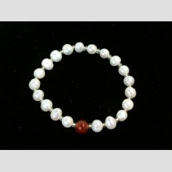 Armb�nd - Hvide Ferskevands Perler - R�d Koral Perle