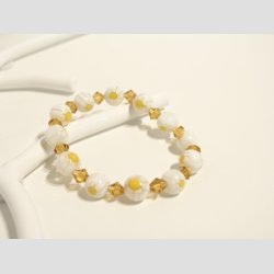 Glas Armbnd - Hvide Millefiori Glasperler - Ravfarvet Kantet Mellemperler