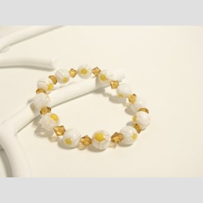 Glas Armbnd - Hvide Millefiori Glasperler - Ravfarvet Kantet Mellemperler