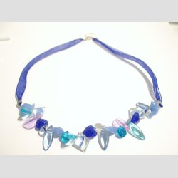 Halskde - Silkebnd Med Glas Delfiner Perler - 28cm