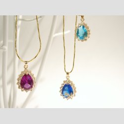 Forgyldt Halskde Med Glasdiamant Smykke - 24cm