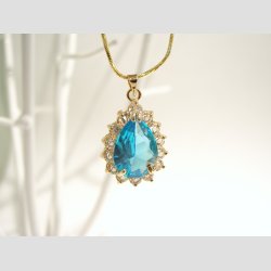 Forgyldt Halskde Med Glasdiamant Smykke - 24cm