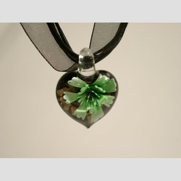 Halskde - Glas Blomst i Hjerte - Sort/Guld - 26cm Gr&oslash;n