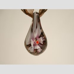 Glas Smykke Vedhng - Blomst i Drbe - Sort/Guld - 3,5cm