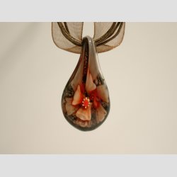 Glas Smykke Vedhng - Blomst i Drbe - Sort/Guld - 3,5cm