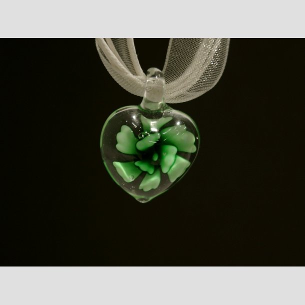 Halskde - Glas Blomst i Klar Hjerte - 26cm Gr&oslash;n