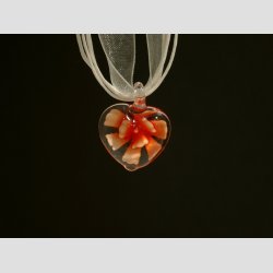 Glas Smykke Vedhng - Blomst i Hjerte - Klar Glas - 3cm