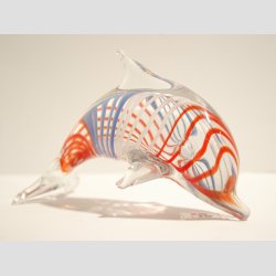 Stende Klar/Hvid/Rd/Bl Striber Glas Delfin - 10cm