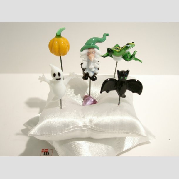 Glasfigurer - Glas Nipsenle - Efterrs Figur Med Hvid Silkepude - 1 Start/Gavepakke