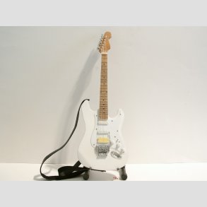 Miniature Elektrisk White Strats Guitar - Med Stand & Rem - 25cm