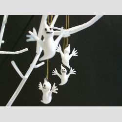 Glasfigur Venlig Spgelse - Halloween Hngende Glasfigur - Hvid Glas Spgelse - 4-5cm