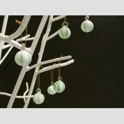 Hngende Glas Mini Rund Kugle - Hvid/Grn Striber - 1,4cm