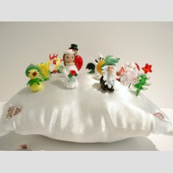 Gaveide - Glas Nipsenle - 20 Forskellige P en hvid Silkepude - Hndlavede