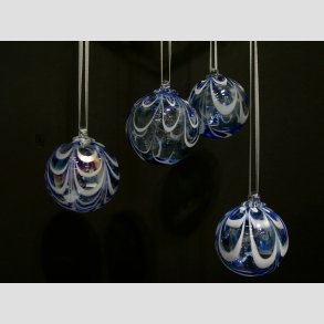 Mundblst Glas Kugler - Klar/Bl/Hvid Striber - Dia. 8cm