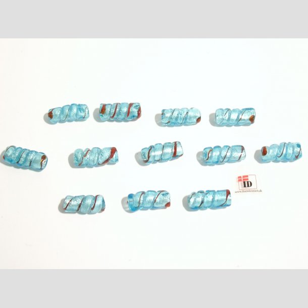 Hndlavet Glas Perle - Snoet Med Rd Strib Og Slv - Lysebl - 2,5cm