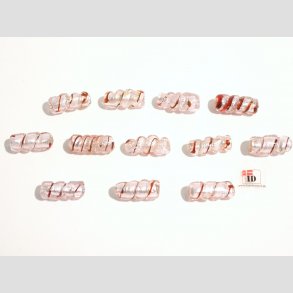 Hndlavet Glas Perle - Snoet Med Rd Strib Og Slv - Lyserd - 2,5cm