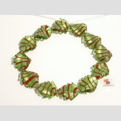 Hndlavet Glas Perle - Snoet Blad Med Rd Strib Og Slv - Grn - 3cm