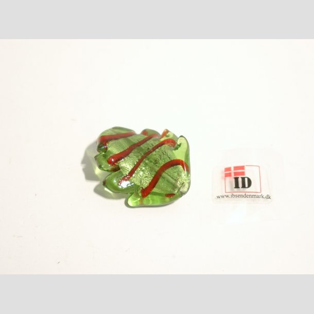 Hndlavet Glas Perle - Snoet Blad Med Rd Strib Og Slv - Grn - 3cm Perle1