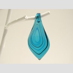 Glas Smykke Vedhng - Lysebl Med Sort Strib Og Guld - 3x7cm