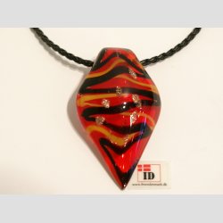 Glas Smykke Vedh�ng - R�d Med Sort/Gul Strib Og Guld - 4x7cm