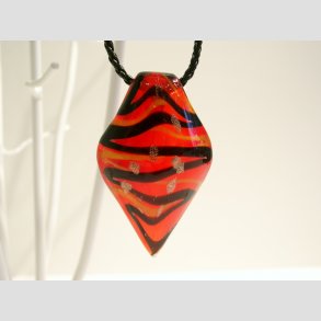 Glas Smykke Vedhng - Rd Med Sort/Gul Strib Og Guld - 4x7cm