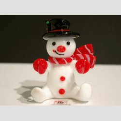 Glaskunst - Snemand Frost I Glas - Sort Hat/Rd Hvid Trklde - H8cm 