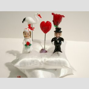 Nipsenle - Glas Nipsenle - Sommer Figur Med Hvid Silkepude - 1 Start/Gavepakke