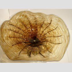 Glaskunst - Hndlavet Stor Glasfad p Krystal Fod - Dia 45cm - Brun