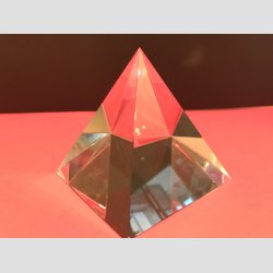Krystal Pyramide - Massive Kantet Krystal Pyramider - 10cm