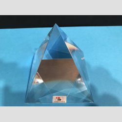 Krystal Pyramide - Massive Kantet Krystal Pyramider - 10cm