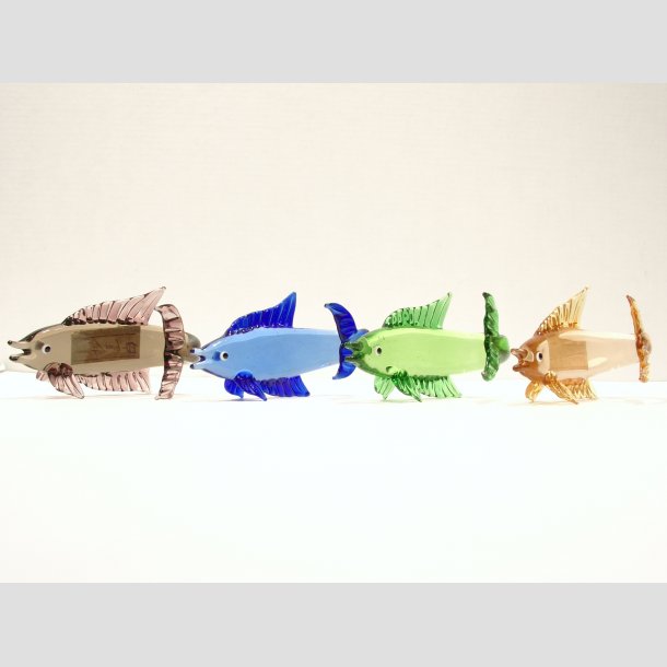 Fisk - Glas Fisk med Buet Hale - 9cm