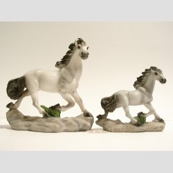 Dyrefigur - Heste - Sten Figur - Hvid/Gr - 8-10cm